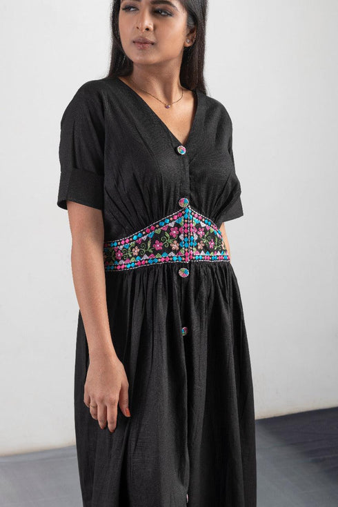 BLACK WAIST EMBROIDERY DRESS