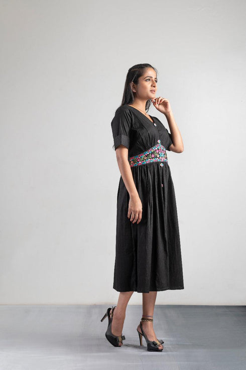 BLACK WAIST EMBROIDERY DRESS