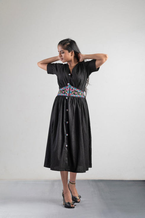 BLACK WAIST EMBROIDERY DRESS